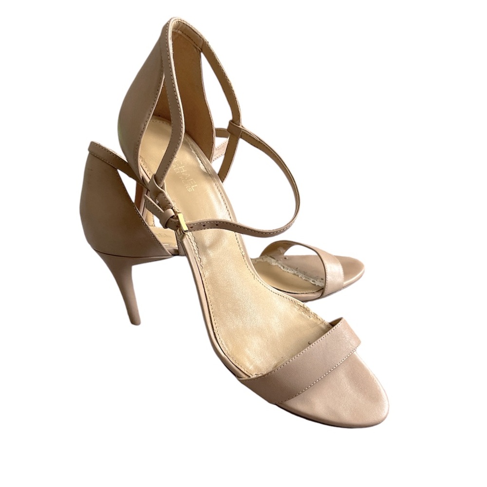 👠 Michael Kors Nude heels